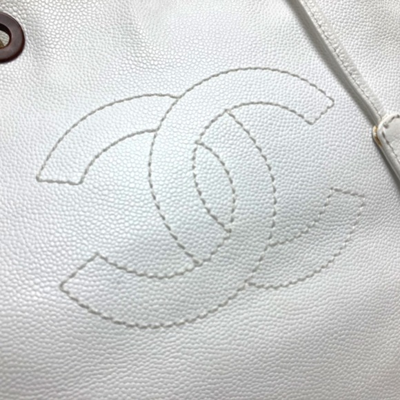 CHANEL White Tote Bag - Picture 5 of 13